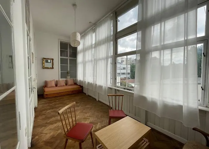 Apartment Geraeumige Altbauwohnung Im Zentrum *