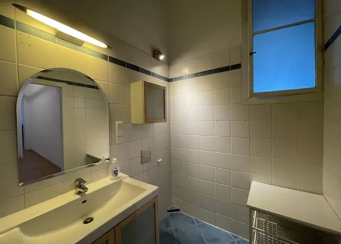 Апартаменты Geraeumige Altbauwohnung Im Zentrum *